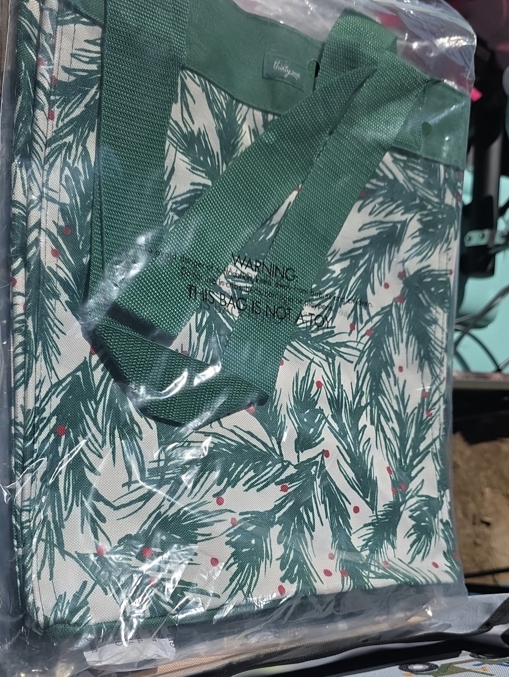 NEW Thirty-one Essential Storage Tote in etched shells